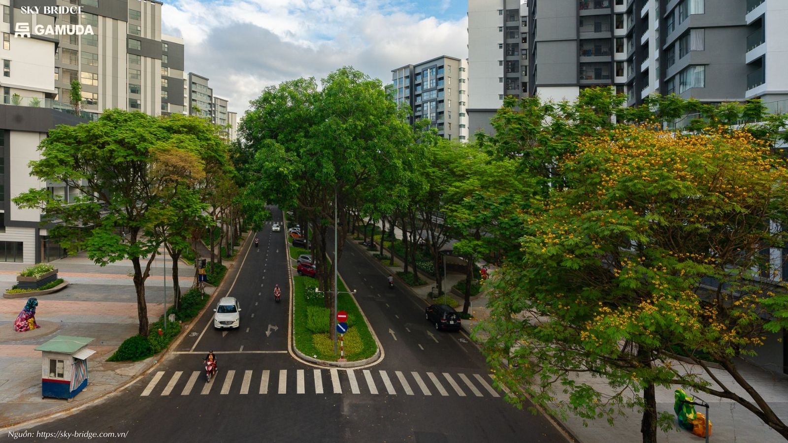 Đường dạo bộ quanh công viên xanh tại dự án chung cư Sky Bridge By Gamuda Land