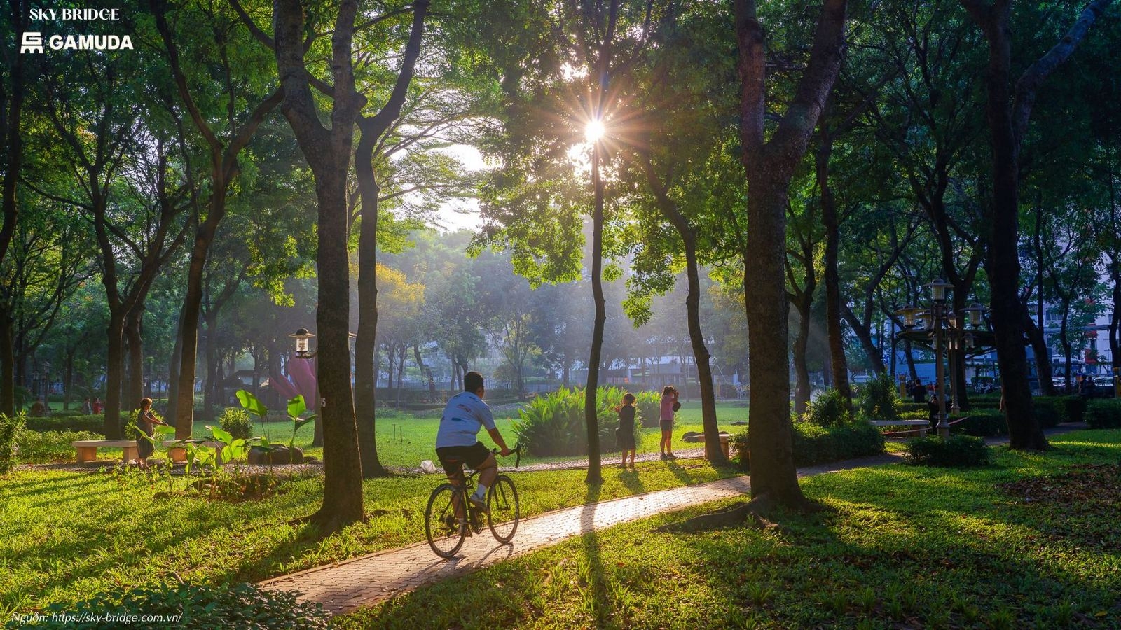 Đường dạo bộ quanh công viên xanh tại dự án chung cư Sky Bridge By Gamuda Land